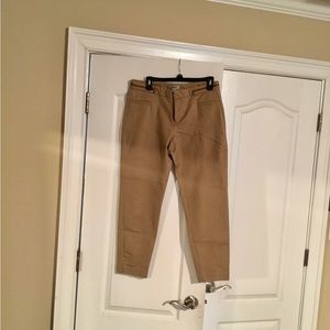 Tank khaki slim leg capri pants